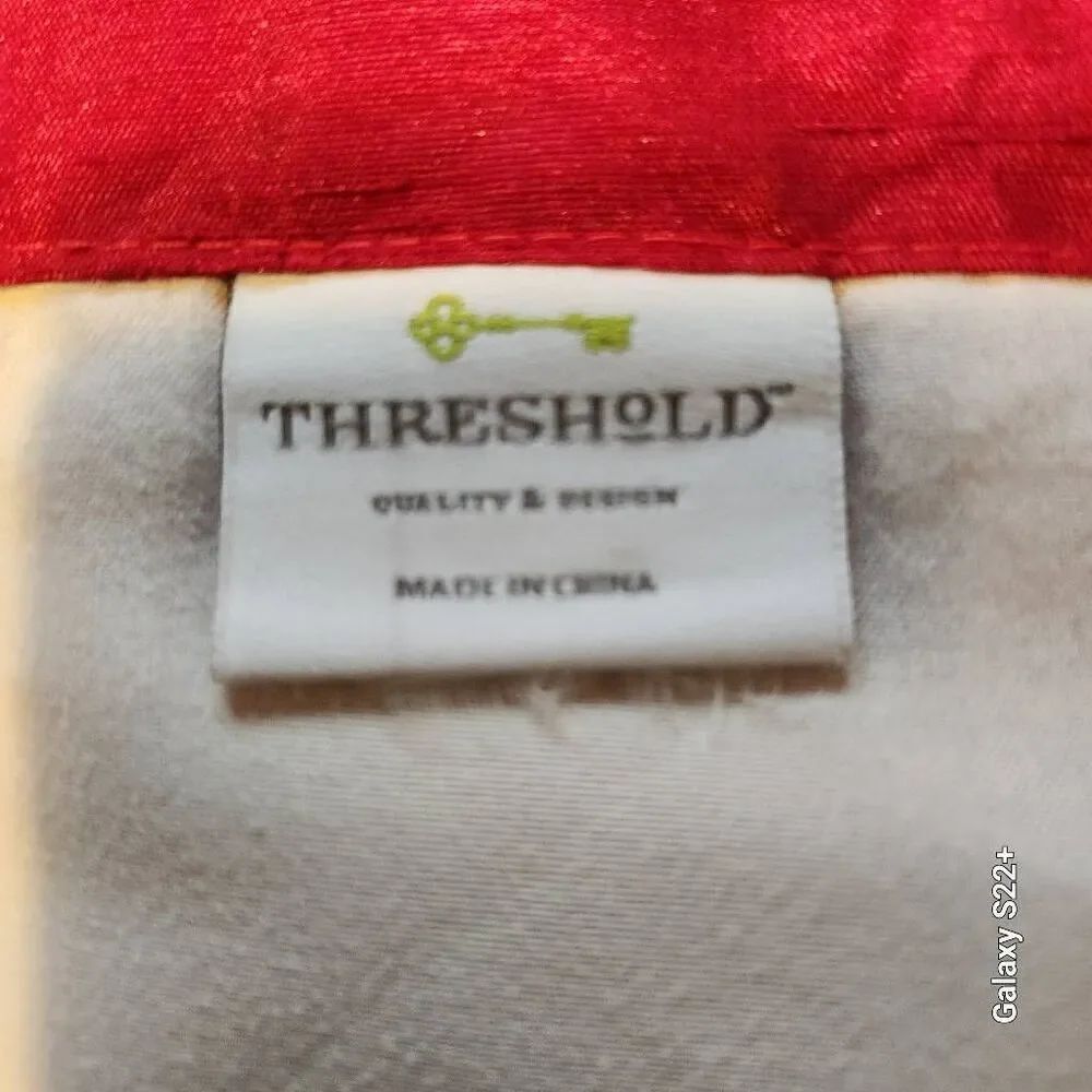 Threshold-four red valances. - Picture 4 of 6